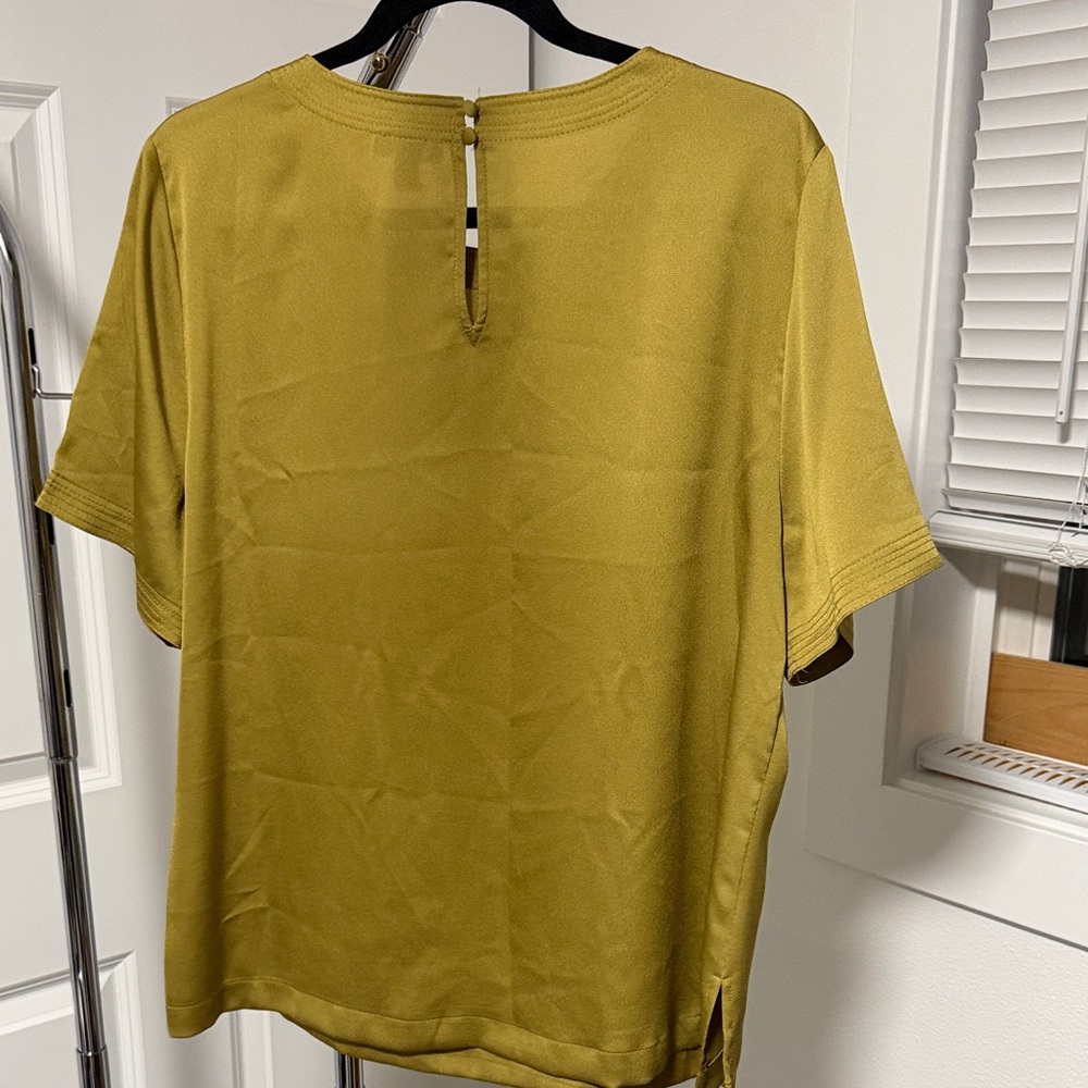 Vince Camuto Olive Green Blouse - Picture 3 of 3
